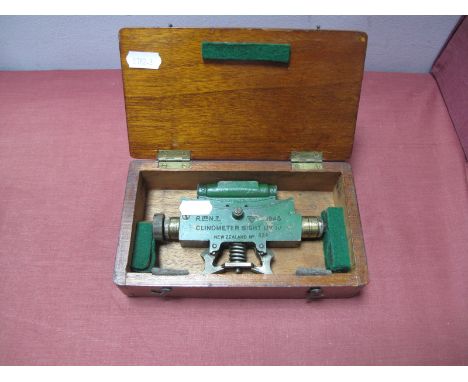 A WWII Spring Loaded Machine Gun Clinometer Sight MK IV by R. Ltd N.Z, dated 1945, New Zealand No 624, presented in a wooden 