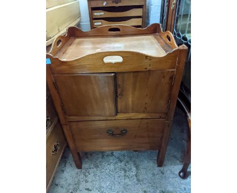 An 18th century mahogany commode with inset leather tray top over twin doors and single drawer on square legs 79.5cm x 57cm x