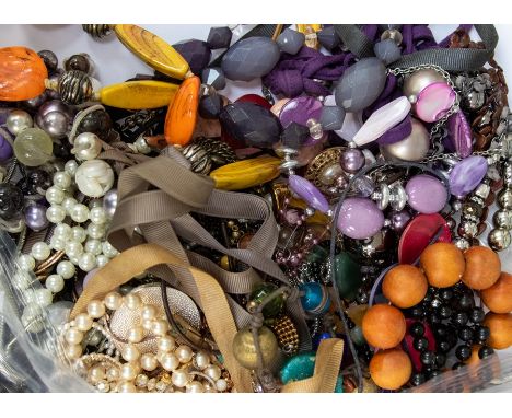 &nbsp;A large quantity of costume jewellery including silver items yellow metal chains and bracelets, beads, ring, brooches e