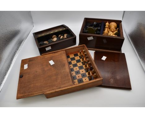 A Vintage faux boxwood and ebony chess set, weighted with green baize to undersides (cracks to ebonised pieces) in fitted cas