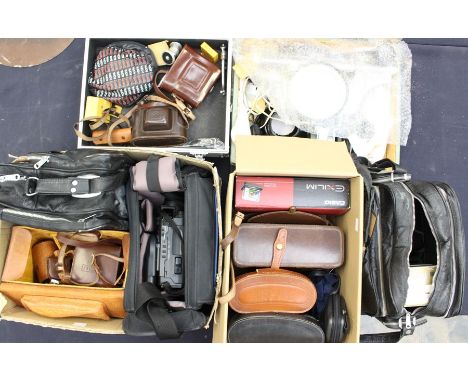 Assorted cameras to include: Microflex in fitted leather case; Autorange; Agfa Apoter in fitted case, late 20th Century camer