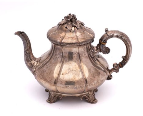 A Victorian silver teapot, maker Edward, Edward Jnr, John & William Barnard, London, 1843: of squat melon form, the domed hin