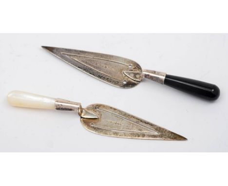 An Elizabeth II novelty silver bookmark, maker Ari Norman, London, 1988: in the form of a trowel, with mother-of-pearl handle