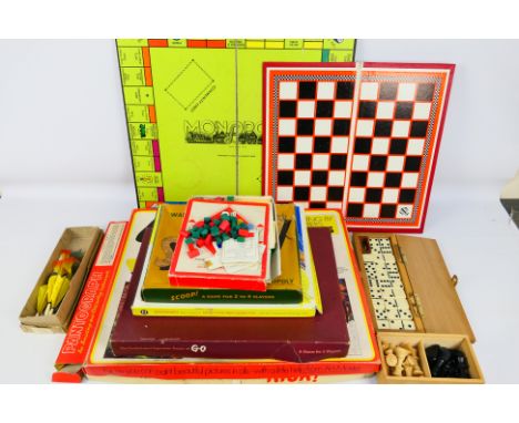 Waddingtons - Others - A collection of vintage games and toys, including Spirograph, Risk, dominoes (in wooden box); Risk and