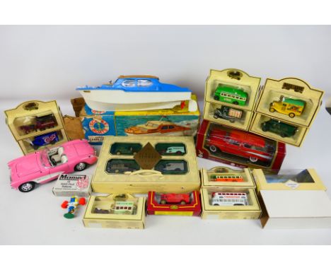 Burago - Scalex Boats - Road legends - Dicast - A Scaleboats Cabin Cruiser (#414S) in good to very good condition in a worn b