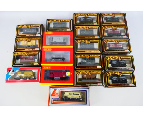 Hornby - Lima - Mainline - Model Railways - A collection of 19 OO Gauge rolling stock. including R6537 Horse Box, R6834 Brake