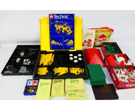 Bayko - Lego - Construction - A Lego Technic Set 8062 in original plastic storage box in excellent condition. Box is excellen