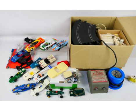 Scalextric - An unboxed group of Scalextric slot cars, together with a assortment of Scalextric body shells, spare parts, eph