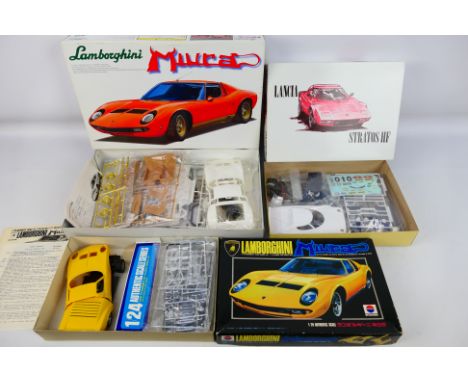 Crown - Fujimi - Nitto Kaguku - Three boxed plastic motor car model kits. Lot consists of Crown 1992 #21202 1:24 scale Lancia