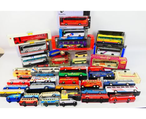 Majorette - Efsi - Corgi - EFE - Dinky Toys - Others - A large group of boxed and unboxed predominately diecast model buses /