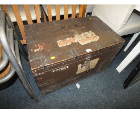 A VINTAGE BANDED TRAVELLING TRUNK, W 76 CM