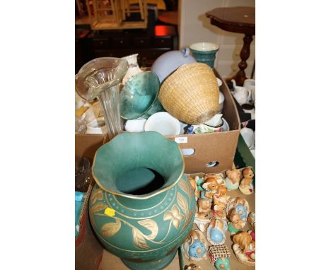 A TRAY OF CERAMIC AND GLASS VASES AND JUGS TO INCLUDE A MASONS EXAMPLE  