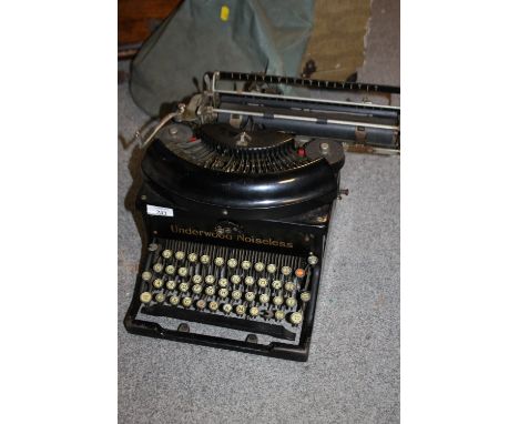 A VINTAGE UNDERWOOD 'NOISELESS' TYPEWRITER