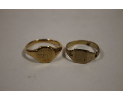 AN 18CT GOLD SIGNET RING TOGETHER WITH A 9CT EXAMPLE A/F 