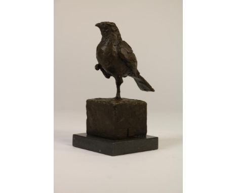   Brozen sculptuur van mus op tak, h. 21 cm.        Bronze sculpture of bird, 21 cm.      