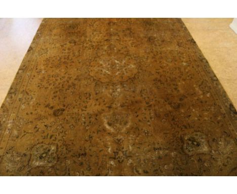   Tapijt, Vintage, 354 x 260 cm        A carpet, Vintage, 354 x 260 cm.      