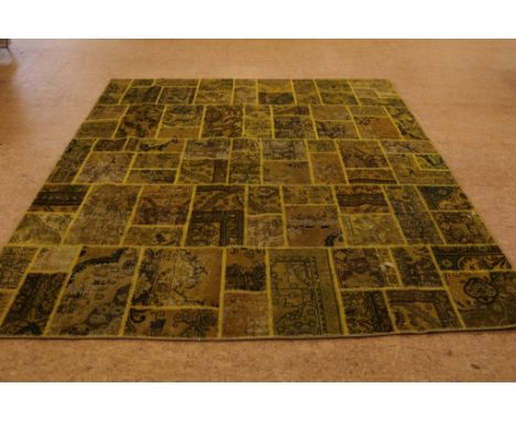   Tapijt, Patchwork 303 x 270 cm.        Patchwork carpet 303 x 270 cm.      