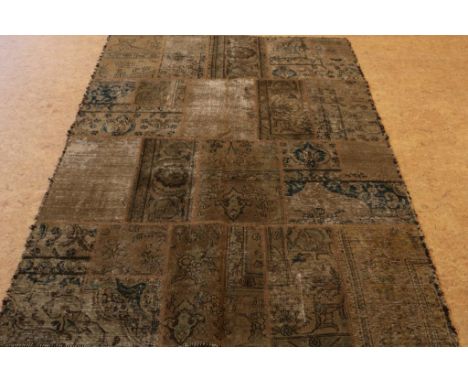  Tapijt, Patchwork 240 x 170 cm.        Patchwork carpet 240 x 170 cm.      