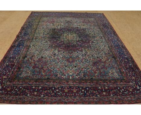   Tapijt, Sarouk  362 x 270 cm. (met label van Meeuwen)        Carpet, Sarouk 362 x 270 cm. (with label van Meeuwen)      
