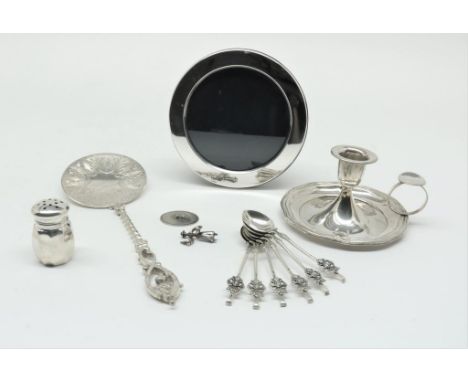   Lot divers zilver, wo een blaker en een fotolijstje,  hoofdzakelijk 835/000, br.gew. 308 gr.        Lot divers silver, ao a