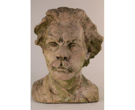   Keramieken buste van Maxim Gorki, t.a. Michail Lastotschkin  (Rusland), h. 45 cm.        Ceramic buste of Maxim Gorki, pres