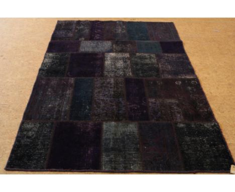   Tapijt, Patchwork 240 x 170 cm.        Patchwork carpet 240 x 170 cm.      