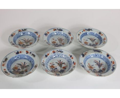   Serie van 6 porseleinen Kangxi room/papbordjes met Imari decor,  China 18e eeuw, diam. 16 cm. (2x gerestaureerd, 2x haarlij