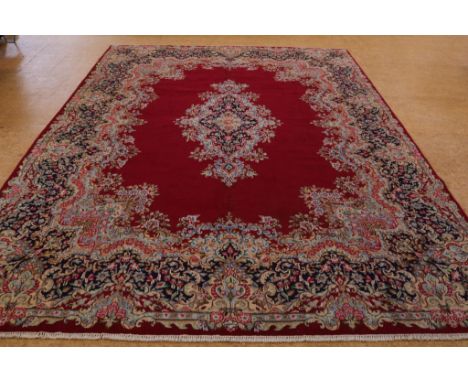   Tapijt, Kerman 420 x 300 cm.        Kerman carpet 420 x 300 cm.      
