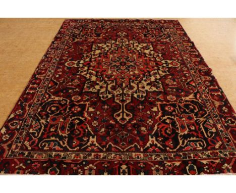   Tapijt, Bachtiar 332 x 248 cm.        Bachtiar carpet 332 x 248 cm.      
