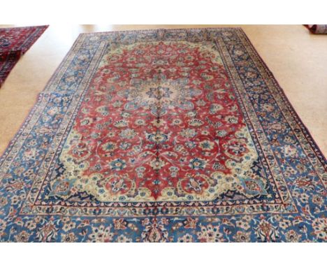   Tapijt, Esfahan, 425 x 302 cm.        A carpet, Esfahan, 425 x 302 cm.      
