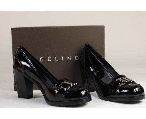   Zwart lakleren Celine pumps met gesp, mt. 38 in doos        Black leather Celine pumps with buckle, size 38      