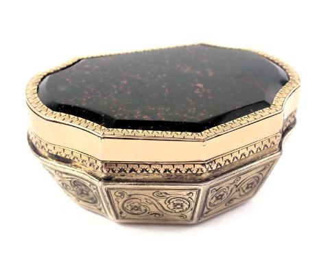 A19thC French silver gilt and yellow metal snuff box, the cartouche shaped lid inset with a bloodstone panel, by repute teste