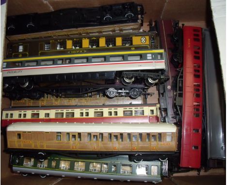Selection of OO gauge coaches including Hornby teak, Pullman, Lima etc.