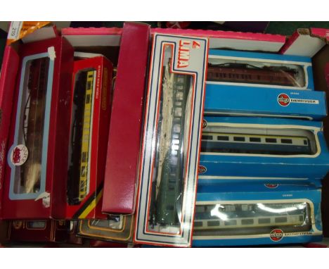 Large selection of OO gauge coaches including Airfix, Mainline, Lima, Hornby etc. (boxed)