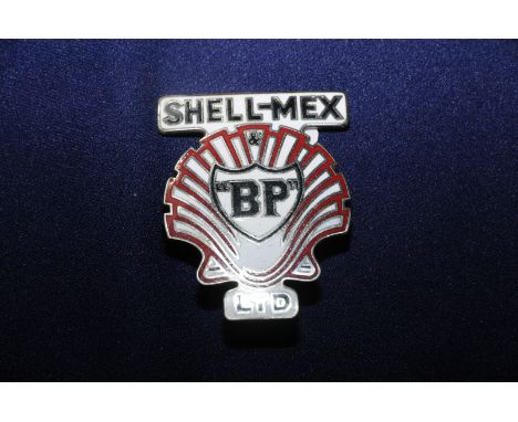 Enamel Shell-Mex & BP Ltd cap badge 