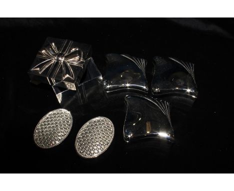 Plated trinket boxes, to include box in the form of a present, three shaped boxes and covers, two oval boxes with pierced cov