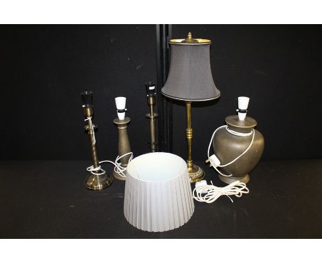 Five reading lamps, to include a pair of reeded metal lamps, brass lamp etc. (5)