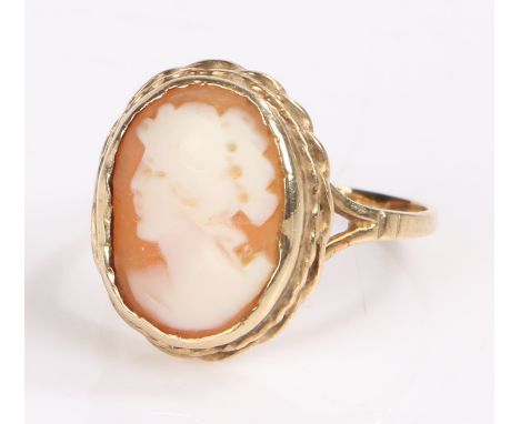 9 carat gold oval cameo ring, ring size R