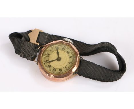 9 carat gold ladies wristwatch, the dial with Arabic numerals, manual wound, the case 21mm