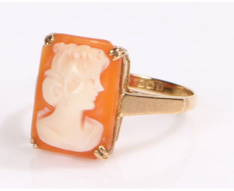 9 carat gold cameo ring, with a rectangular cameo, ring size N