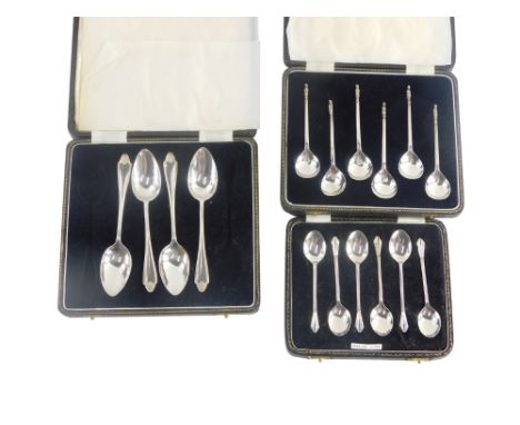 A set of six Elizabeth II silver teaspoons, each with a cast dog finial, London 1958, 1«oz, boxed, a further set of six teasp