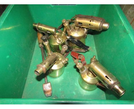A collection of  fourteen vintage brass hand pump sprayers to include a "Dron-wal" example together with four further vintage