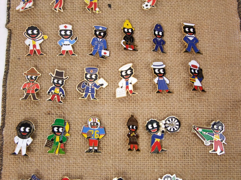 A collection of Robertson jam golly badges approx 90