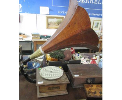 An early 20th century Gramophone, by the Gramophone and Typewriter Company Limited, with oak case and brass horn