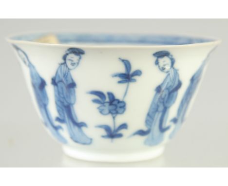 A FINE CHINESE KANGXI BLUE AND WHITE PORCELAIN TEA BOWL, painted with female figures, character mark to base, with applied st