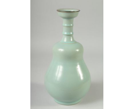 AN UNUSUAL CHINESE CELADON GLAZE VASE, 28cm high.