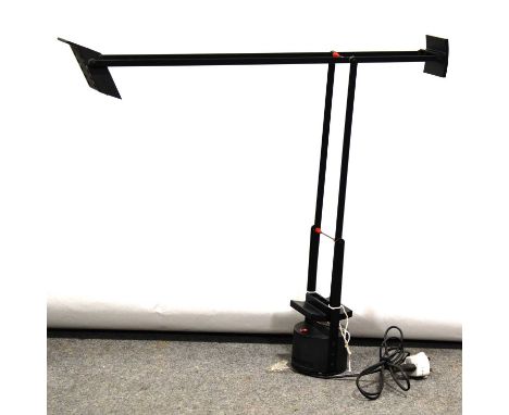Richard Sapper black metal adjustable Tizio Italian desk lamp with counterweights, design Richard Sapper for Artemide, with i