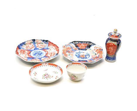 Small Chinese porcelain vase and cover, Imari style, 17cm, pair of Imari plates, octagonal form, 21.5cm, and a New Hall teabo