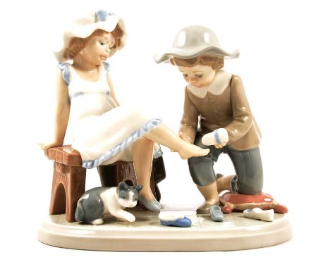 Lladro porcelain group, Try this one, 15cm.Condition report:The item is in very good condition, with no obvious evidence of d
