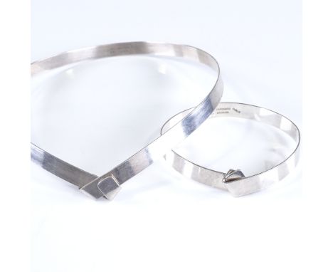 A Danish sterling silver neck band by Frits H, together with a matching bangle, internal diameter 63mm (2) 